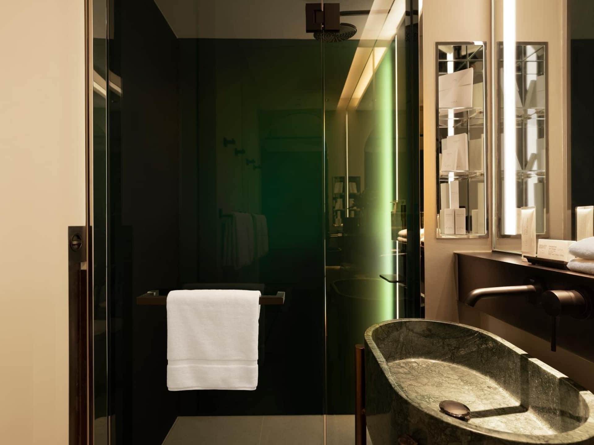 Mondrian Singapore Duxton