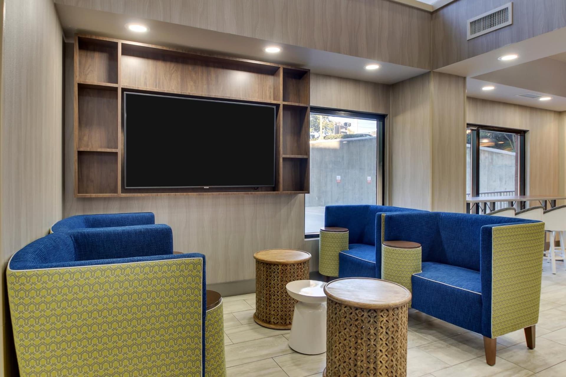 Holiday Inn Express & Suites Atlanta Perimeter Mall Hotel by IHG