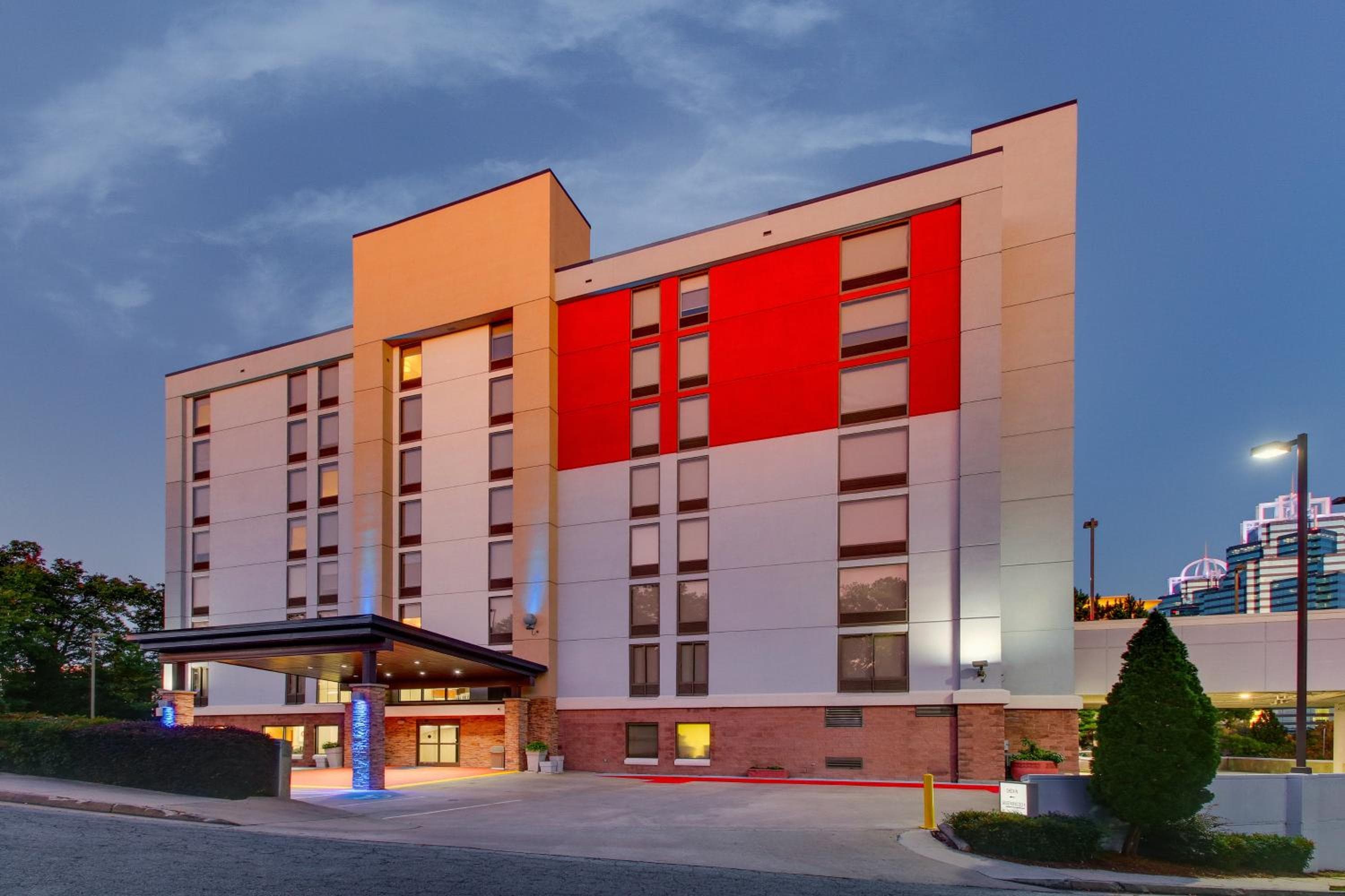 Holiday Inn Express & Suites Atlanta Perimeter Mall Hotel by IHG
