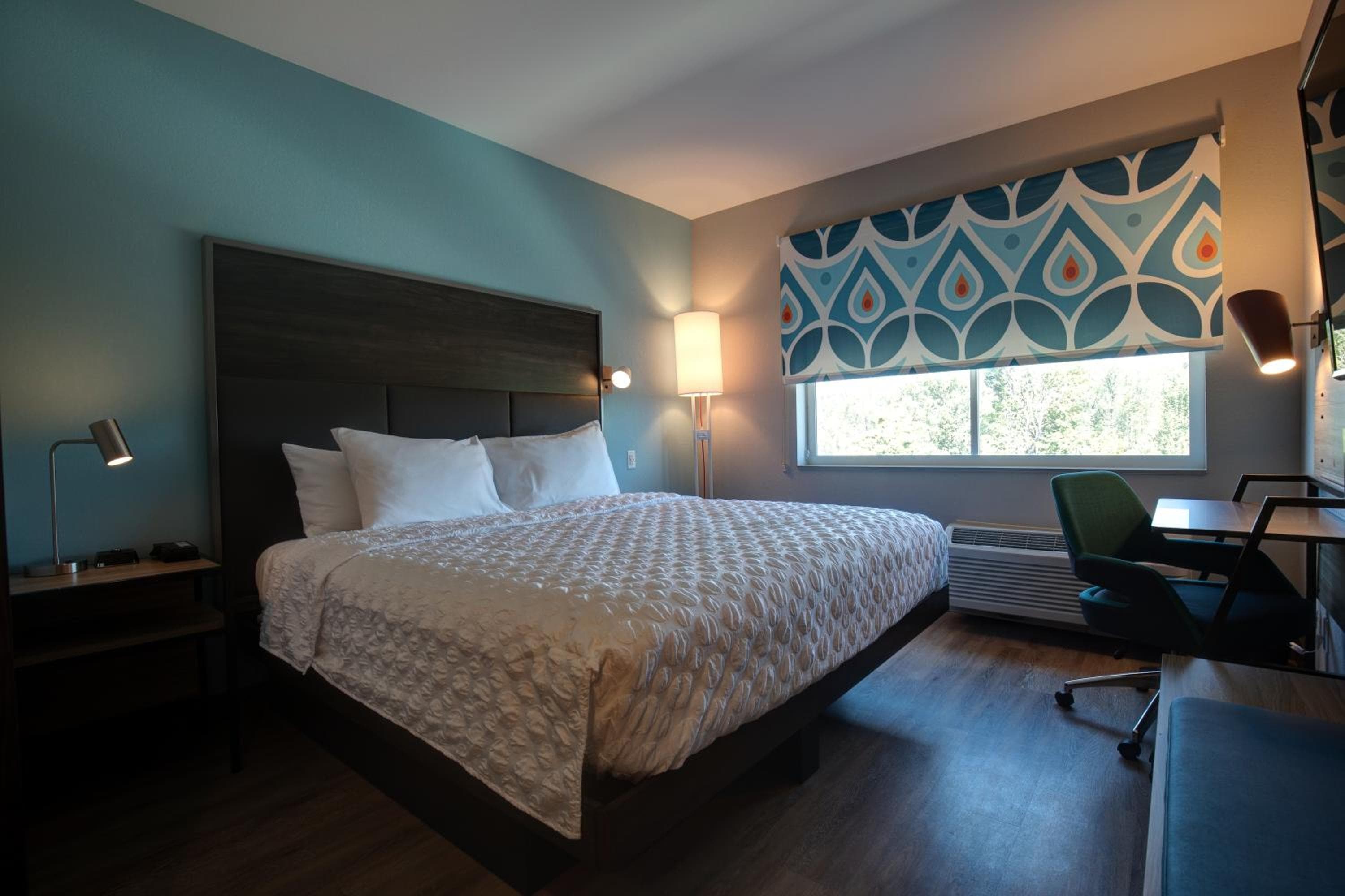 Tru by Hilton Eugene