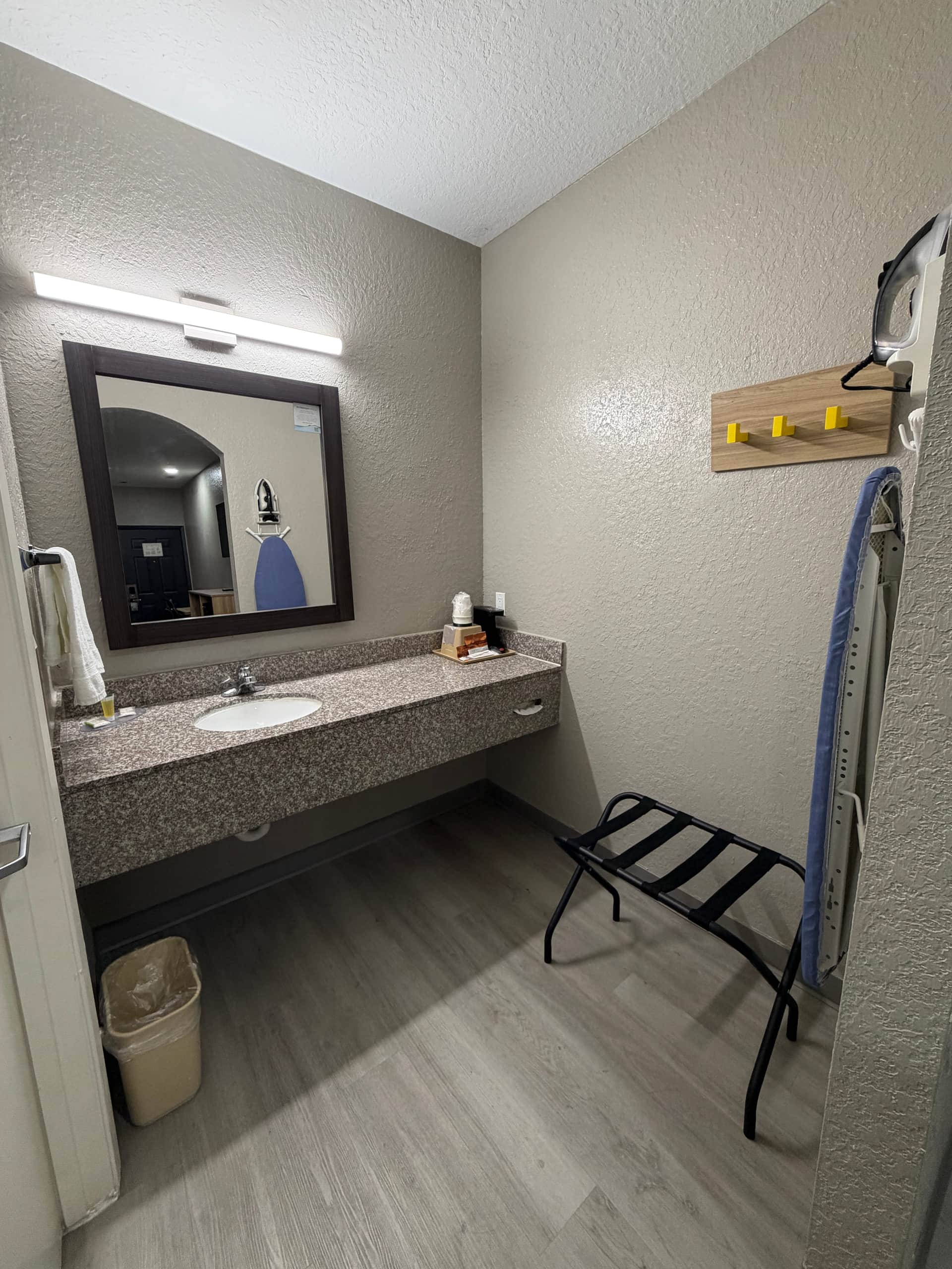 Super 8 by Wyndham Houston/Brookhollow NW