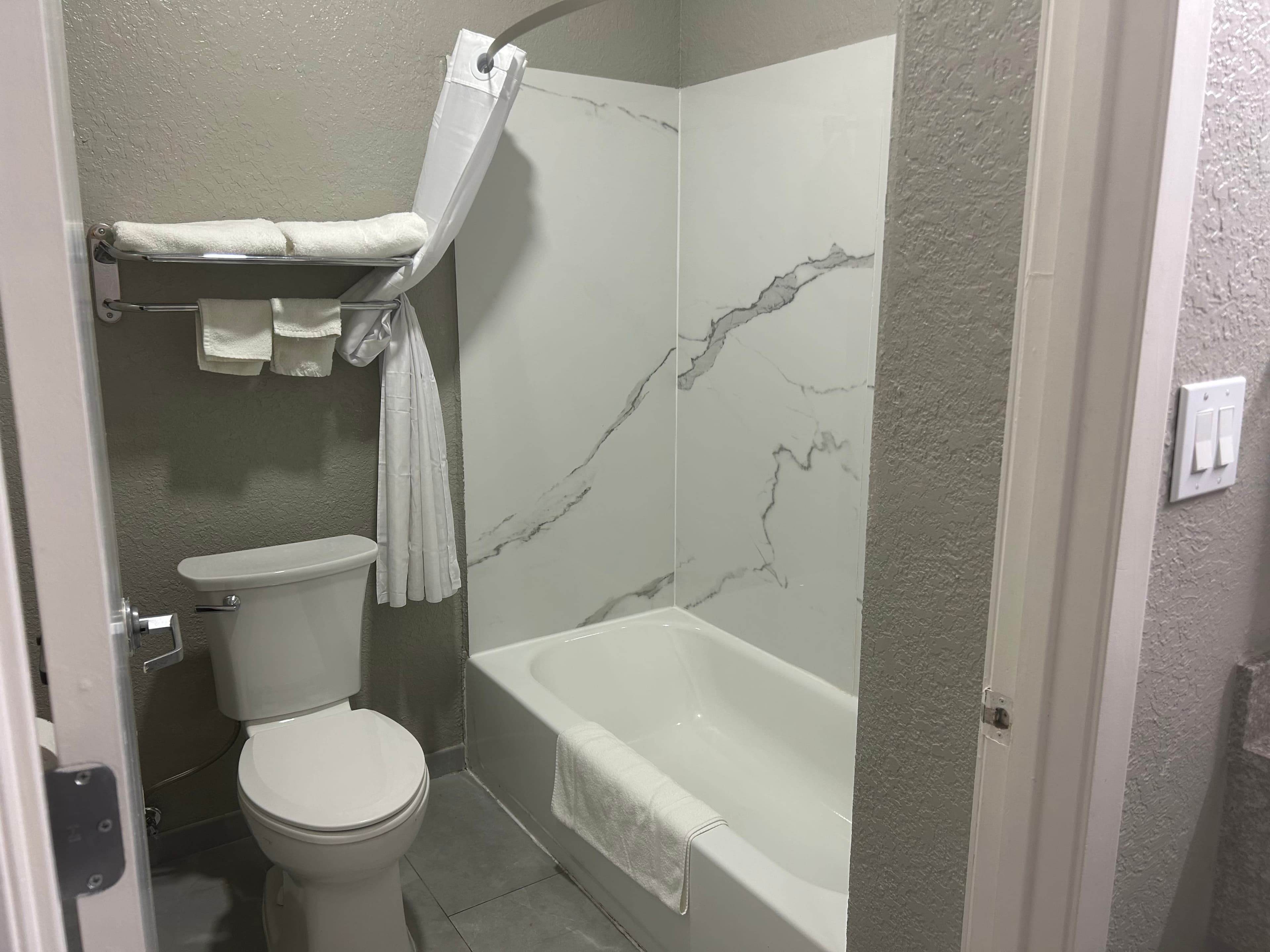 Super 8 by Wyndham Houston/Brookhollow NW