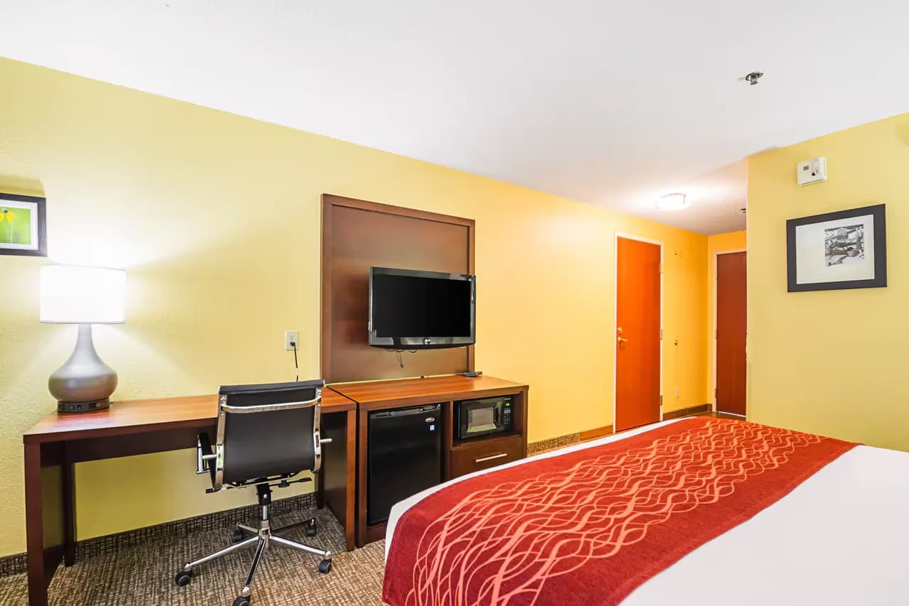 Comfort Inn & Suites Dayton Northwest - Englewood