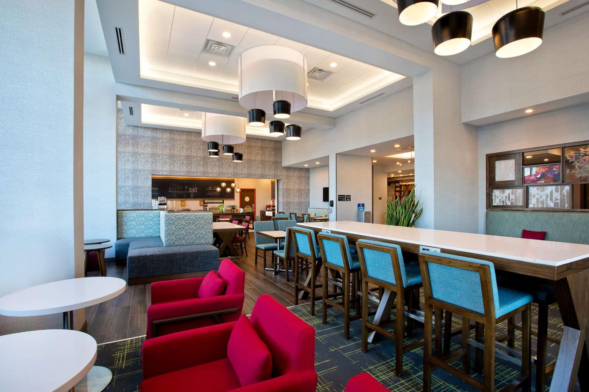Hampton Inn & Suites Ottawa West