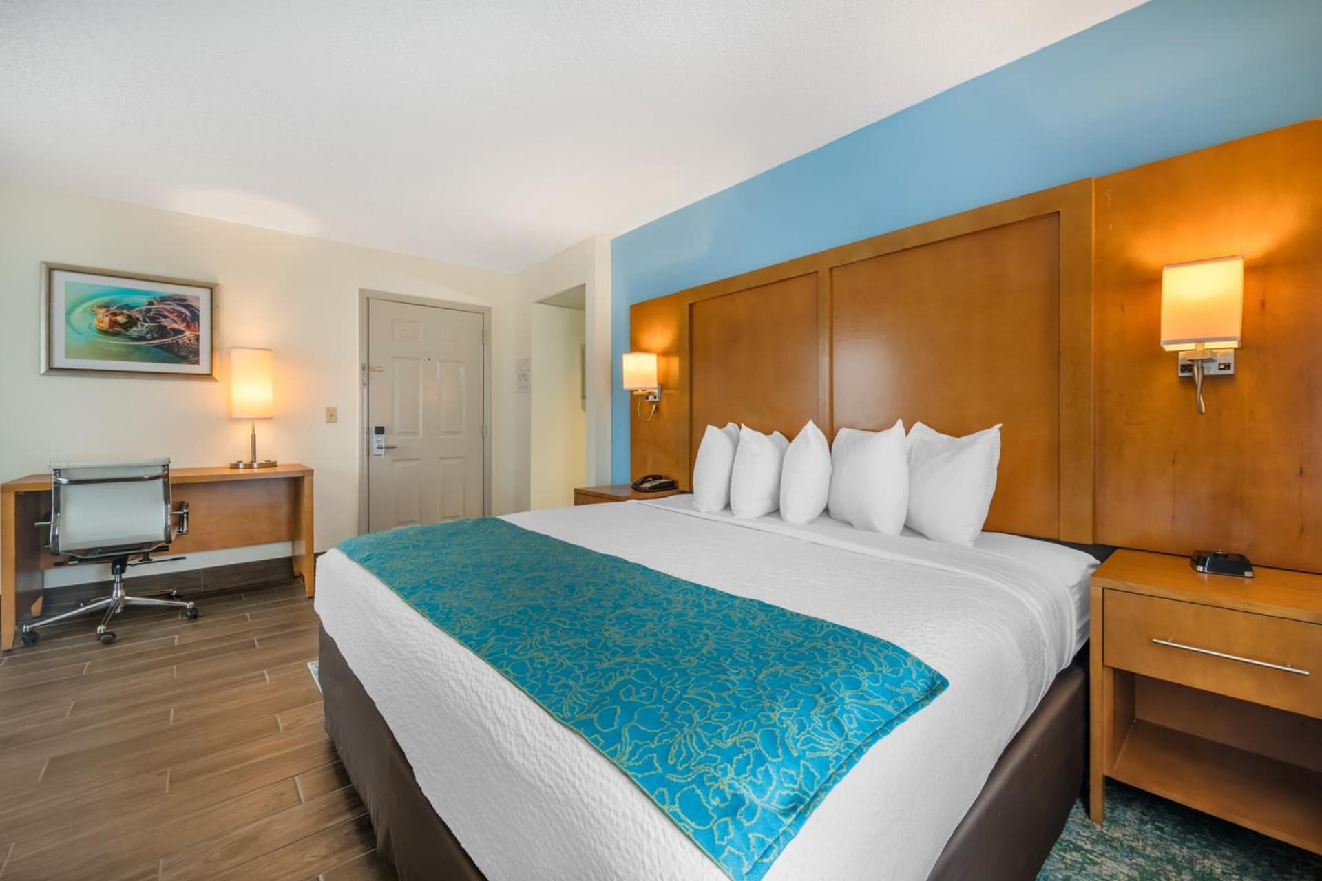 Tropical Winds Oceanfront Hotel