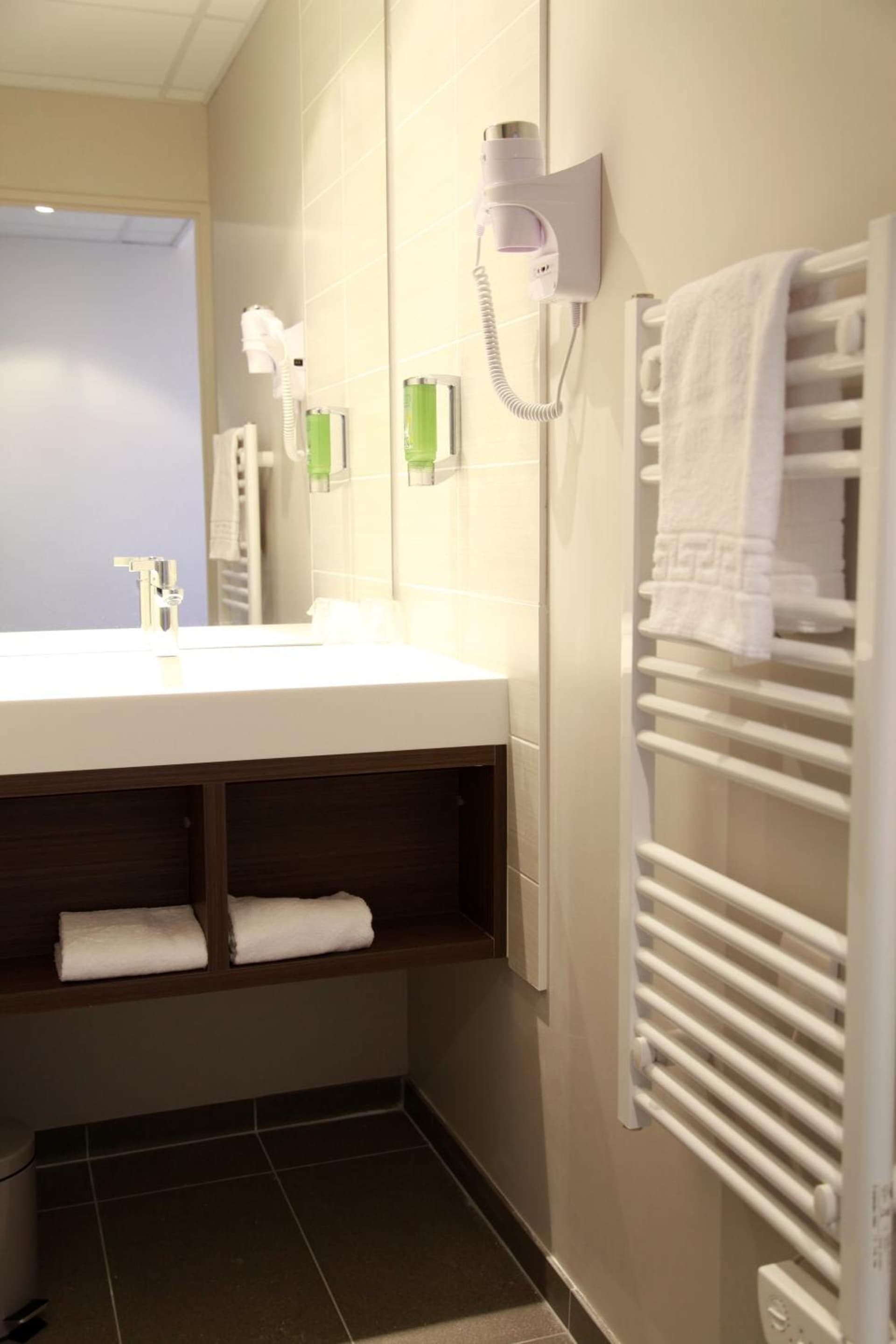 Brit Hotel Vannes - Theix Golfe du Morbihan
