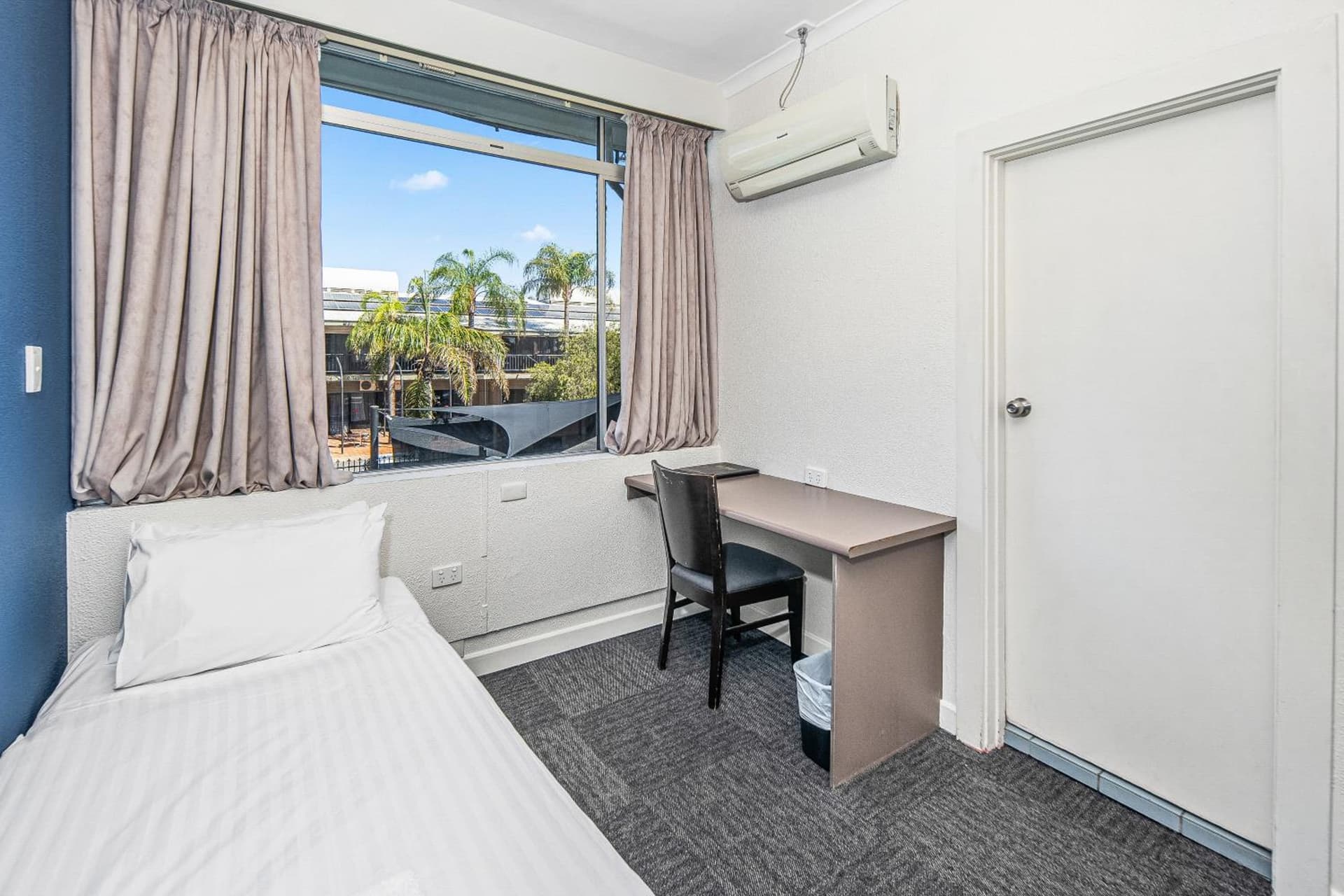 greet Hotel Alice Springs