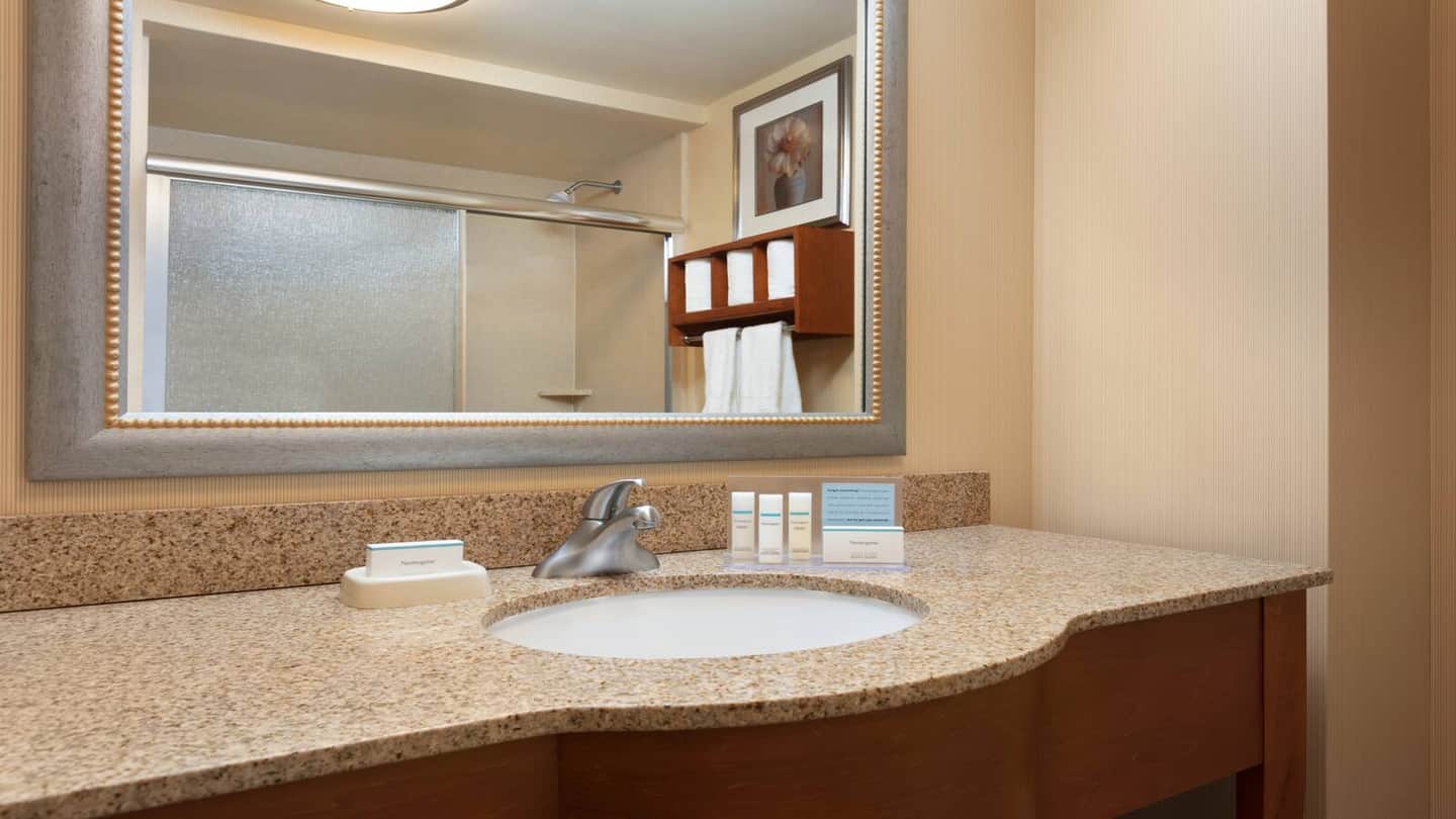 Hampton Inn New York - LaGuardia Airport