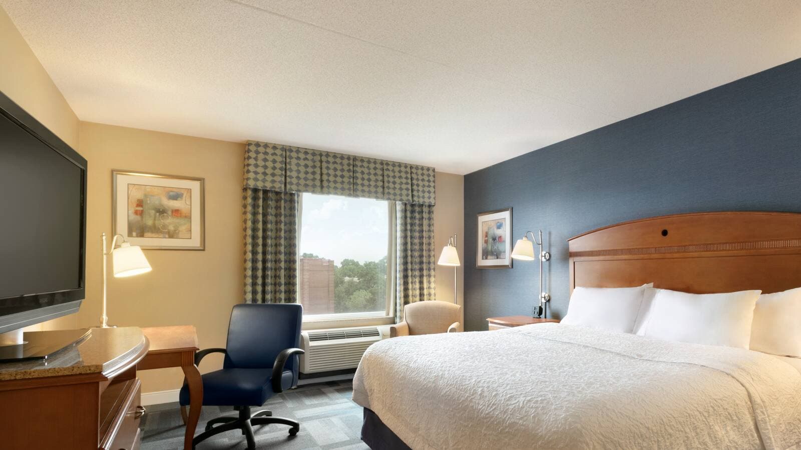 Hampton Inn New York - LaGuardia Airport